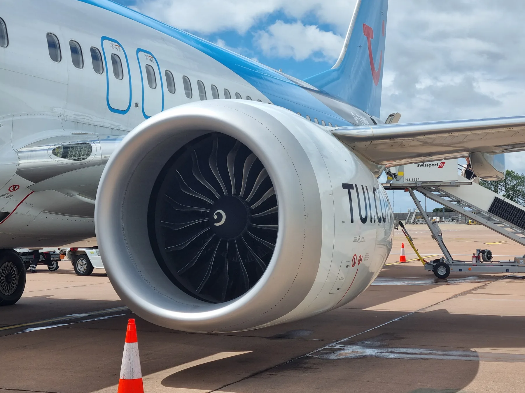 Двигатель CFM LEAP-1B на Boeing 737 MAX 8. Фото: Captain Galaxy / Wikimedia Commons, CC BY 4.0