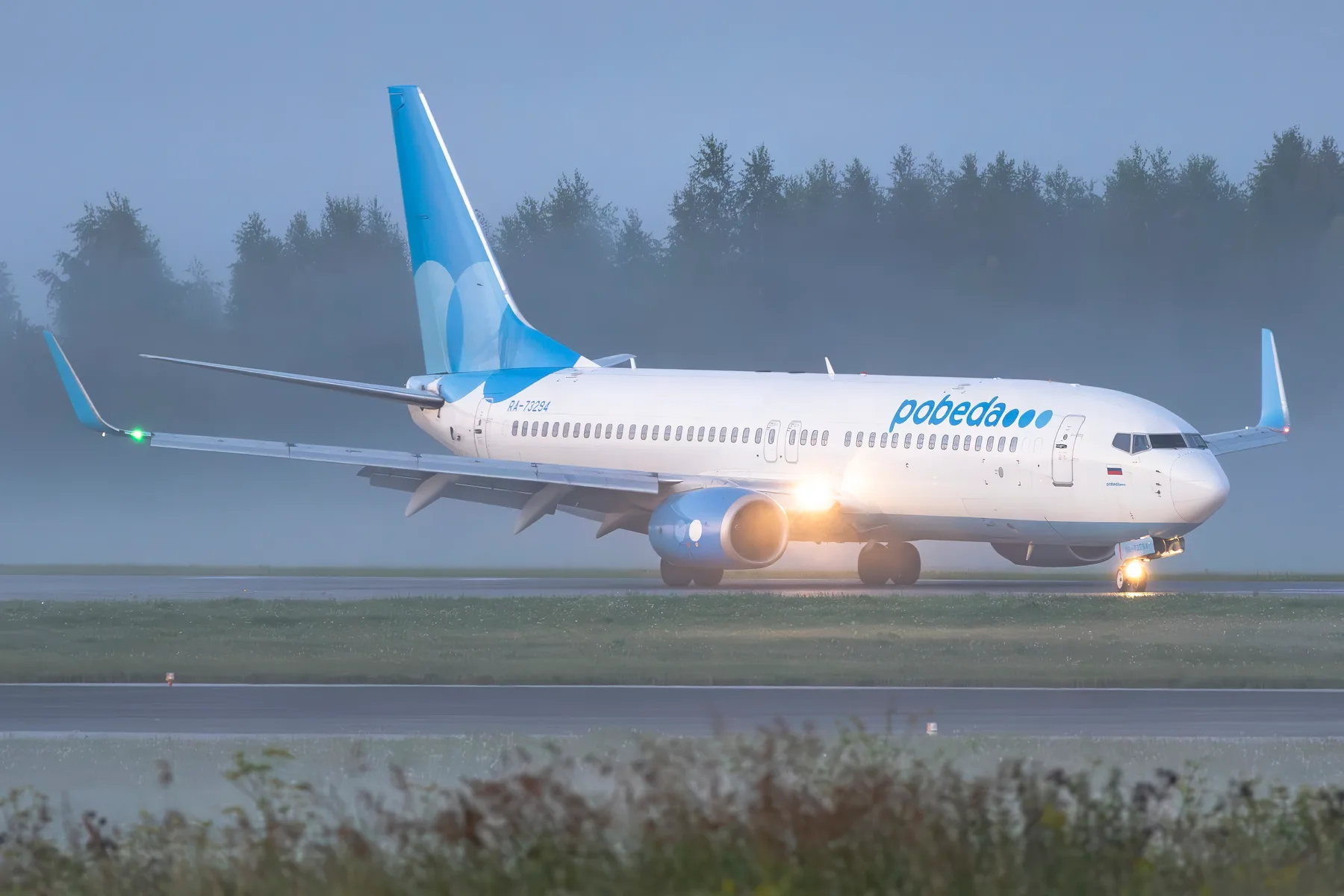 Boeing 737-8MA. Фото: Леонид Соловьёв