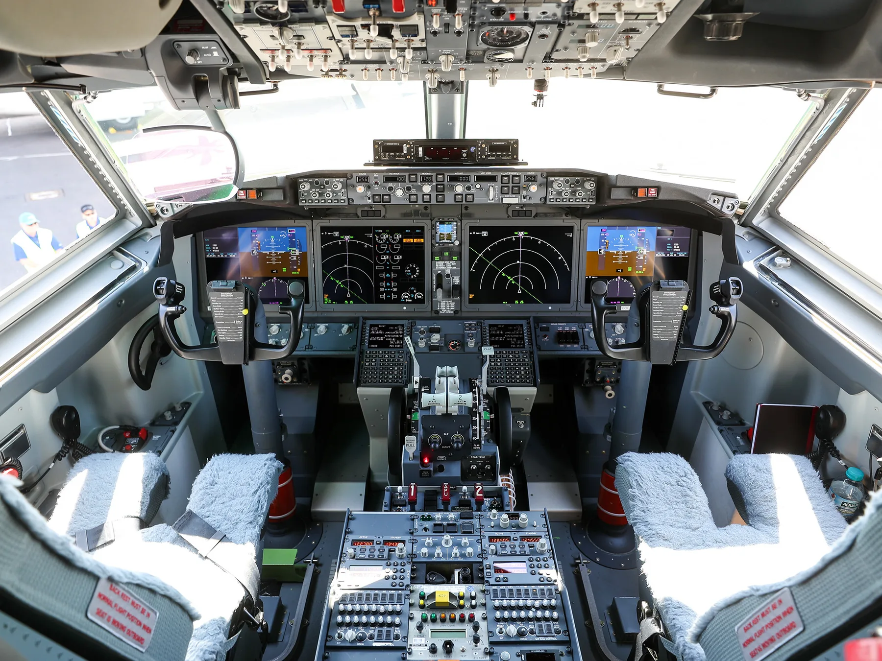 Кабина Boeing 737 MAX 8. Фото: Funforme3 / Wikimedia Commons, CC BY-SA 4.0