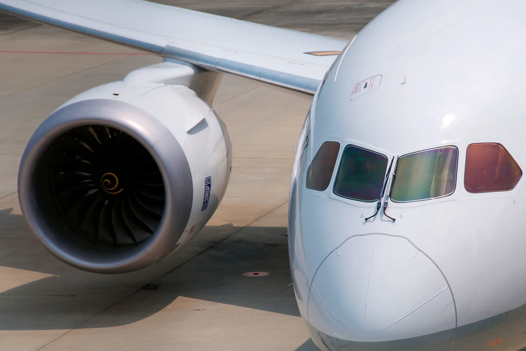 Boeing 787 авиакомпании ANA в аэропорту Хиросимы. Фото: BriYYZ / Wikimedia Commons, CC BY-SA 2.0, изменено
