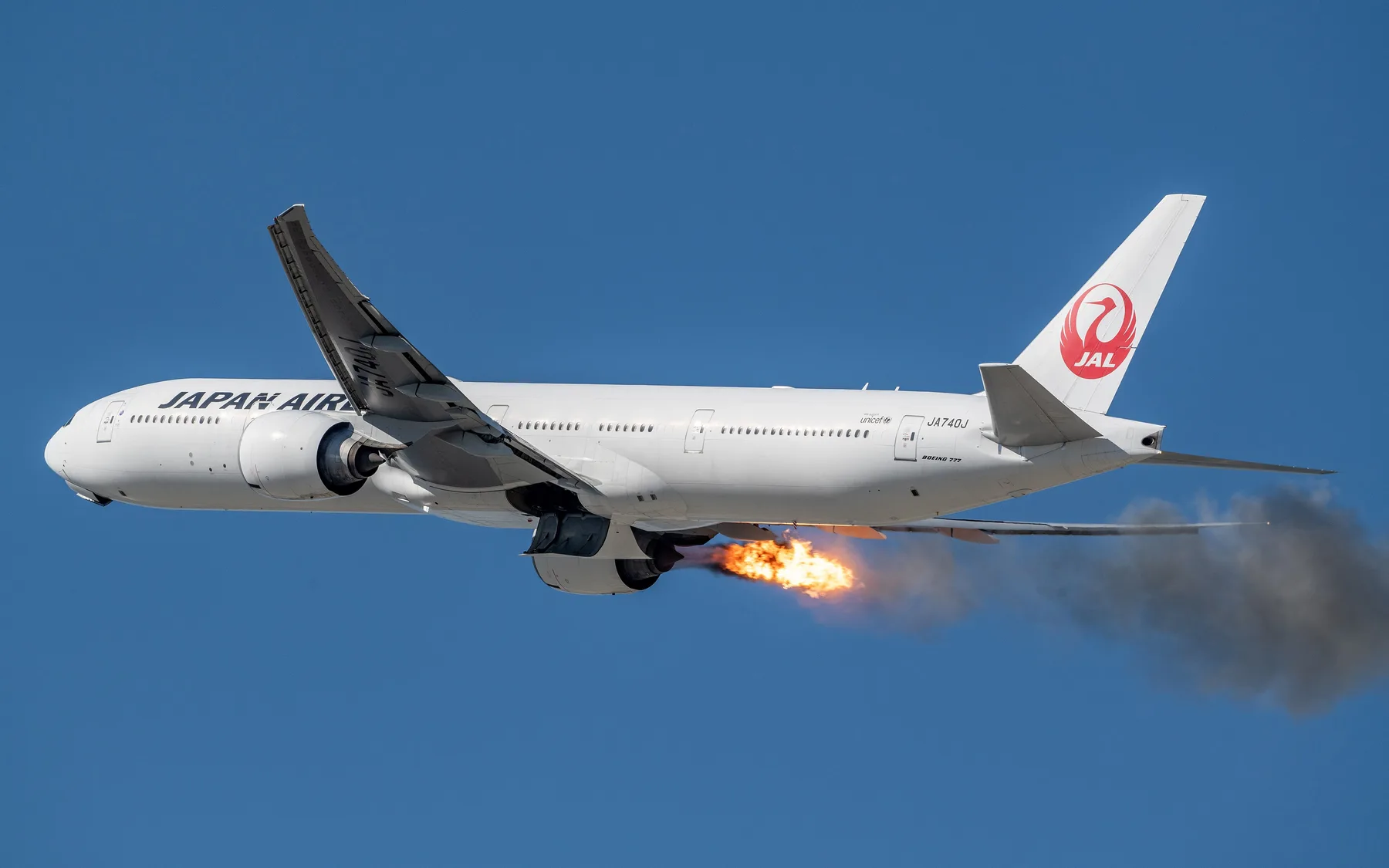 Отказ двигателя Boeing 777 Japan Airlines на взлёте. Фото: Glenn Beltz / Wikimedia Commons, CC BY 2.0