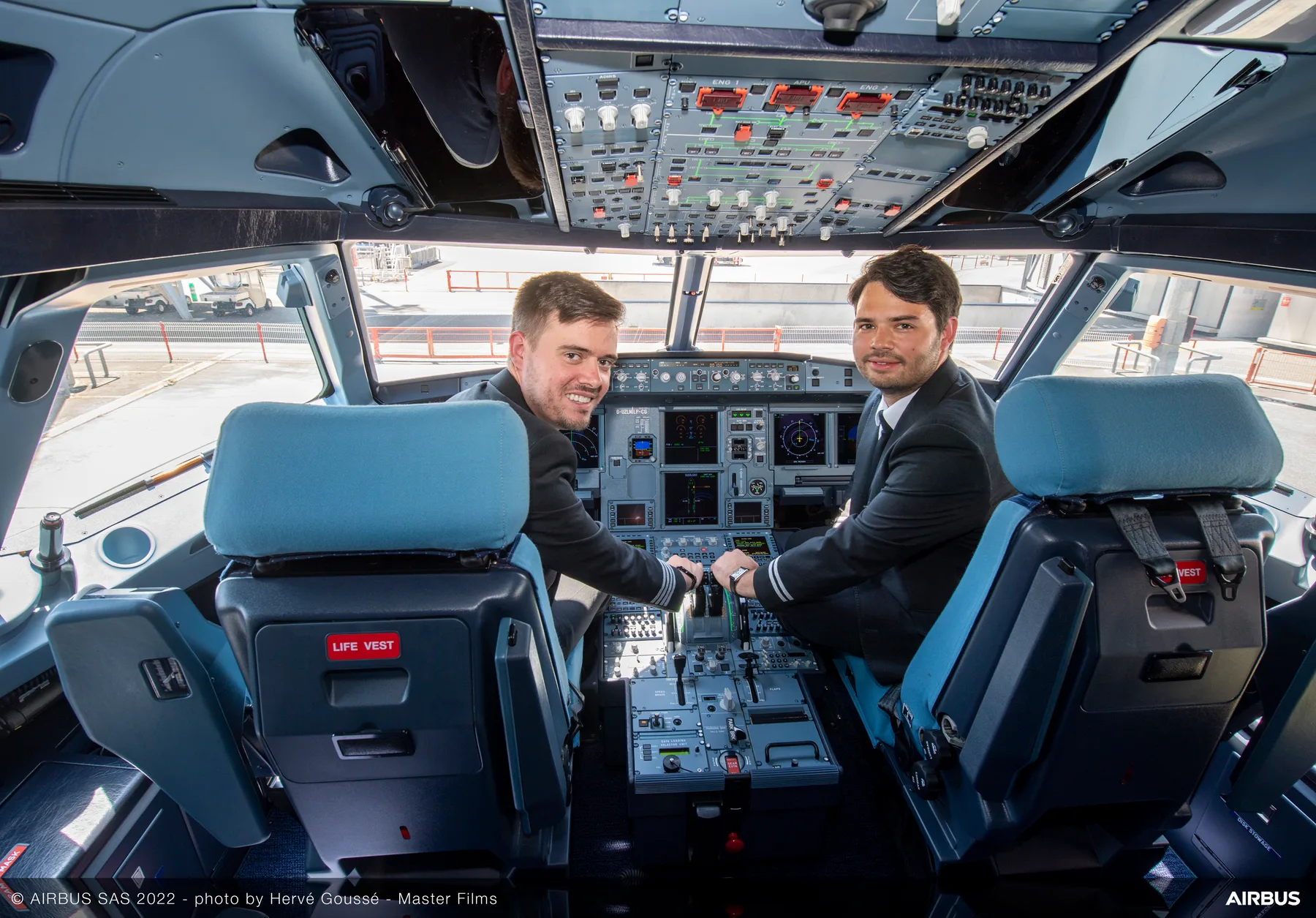 Пилоты easyJet на передаче нового Airbus A320neo. Фото: © Airbus SAS 2022, Hervé Goussé / Master Films