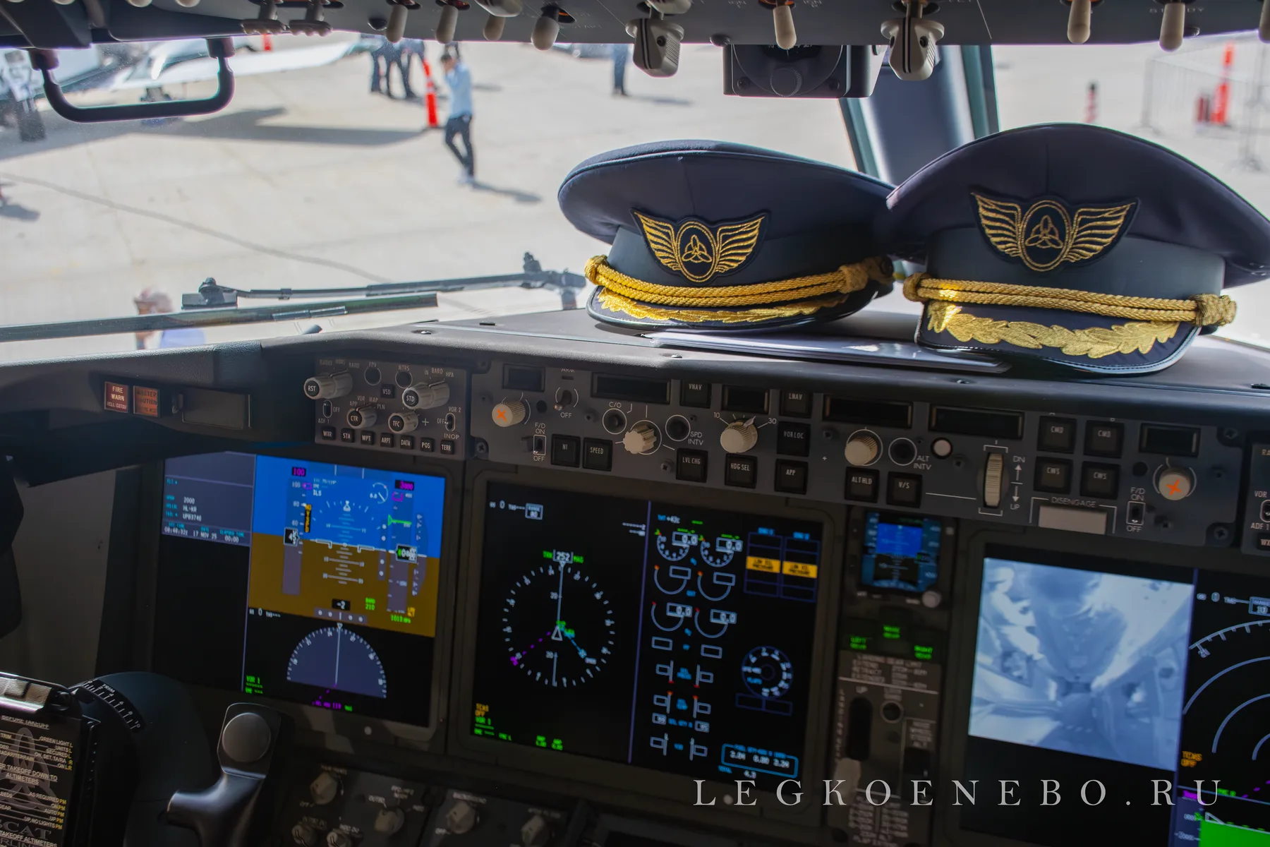 Кабина Boeing 737 MAX