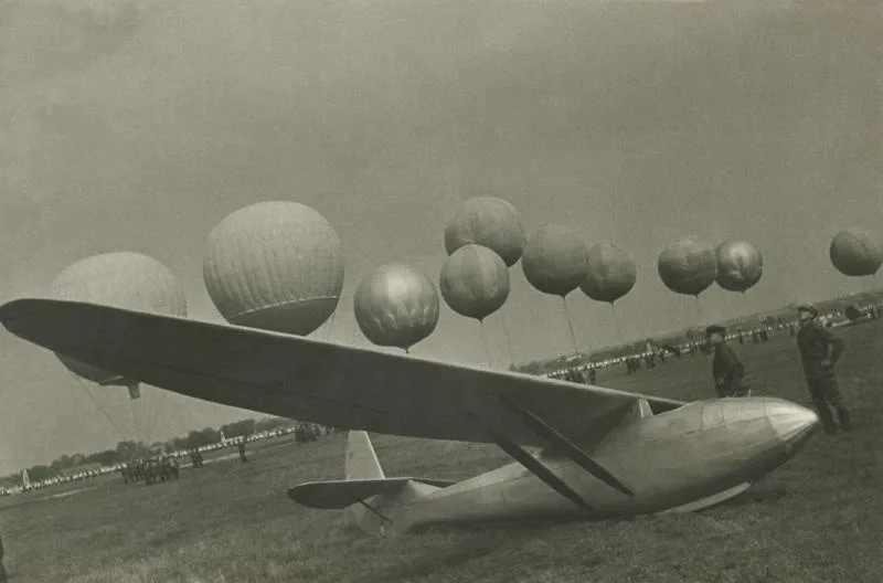 Авиационный праздник на Тушинском аэродроме, 18 августа 1935 года. Фото: Михаил Прехнер / МАММ / Wikimedia Commons, общественное достояние